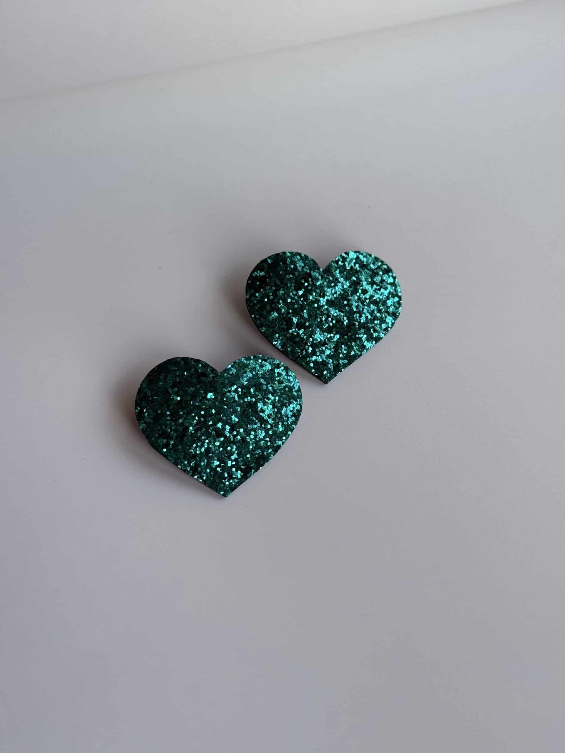 Serce kolczyków LOVE – brokat szmaragdowy