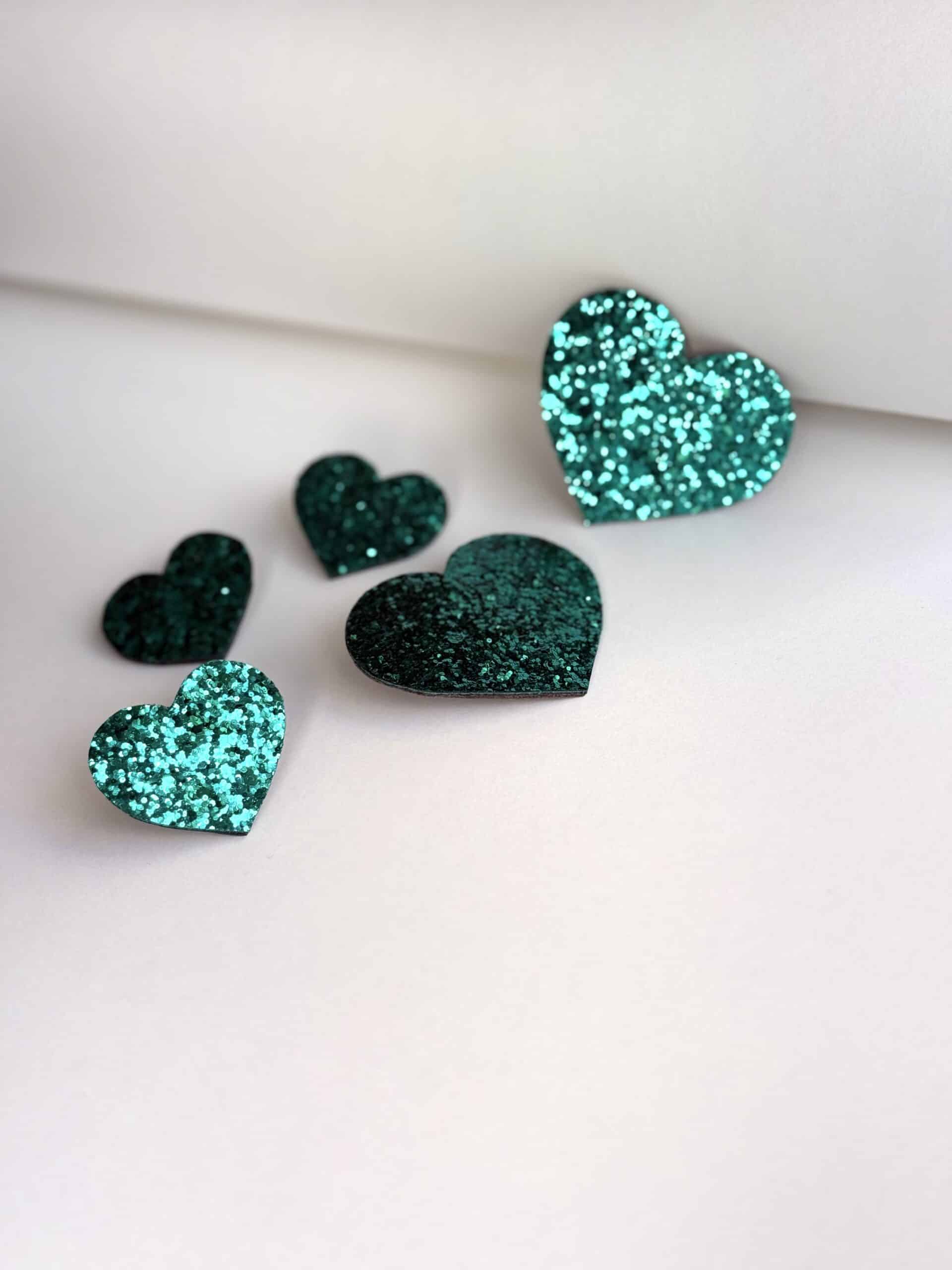 Kolczyki LOVE szmaragdowe – zestaw