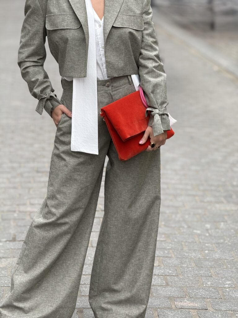 Torebka welurowa pomarańczowa – elegancka stylizacja